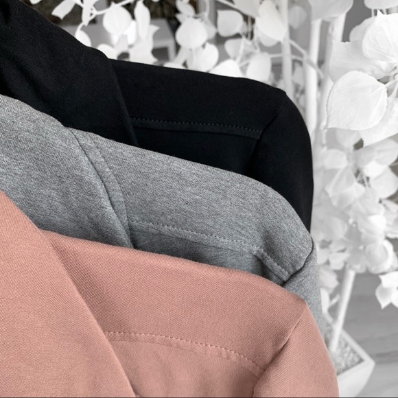 AMMELIA— in Black - Picture 5 of 5